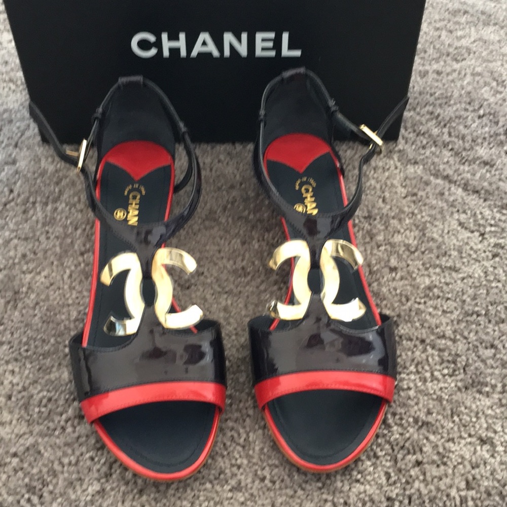 CHANEL Sandals - Navy Blue & Red